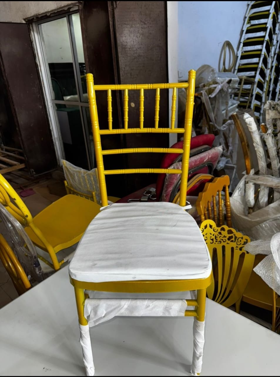 Small money chivalry gold chair