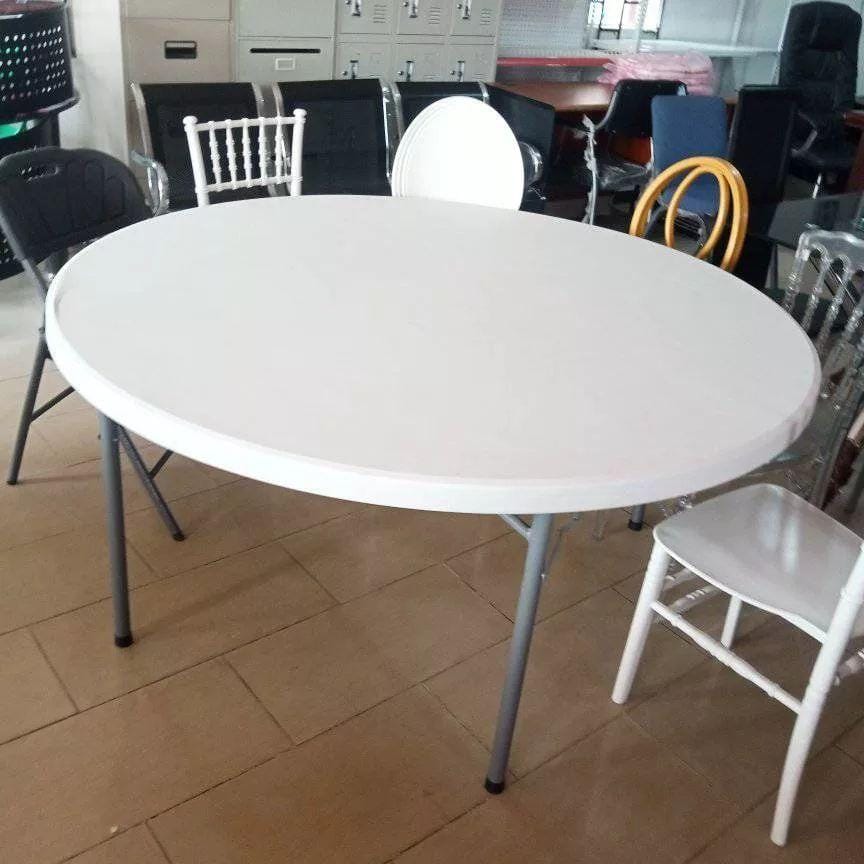 Round Banquet table