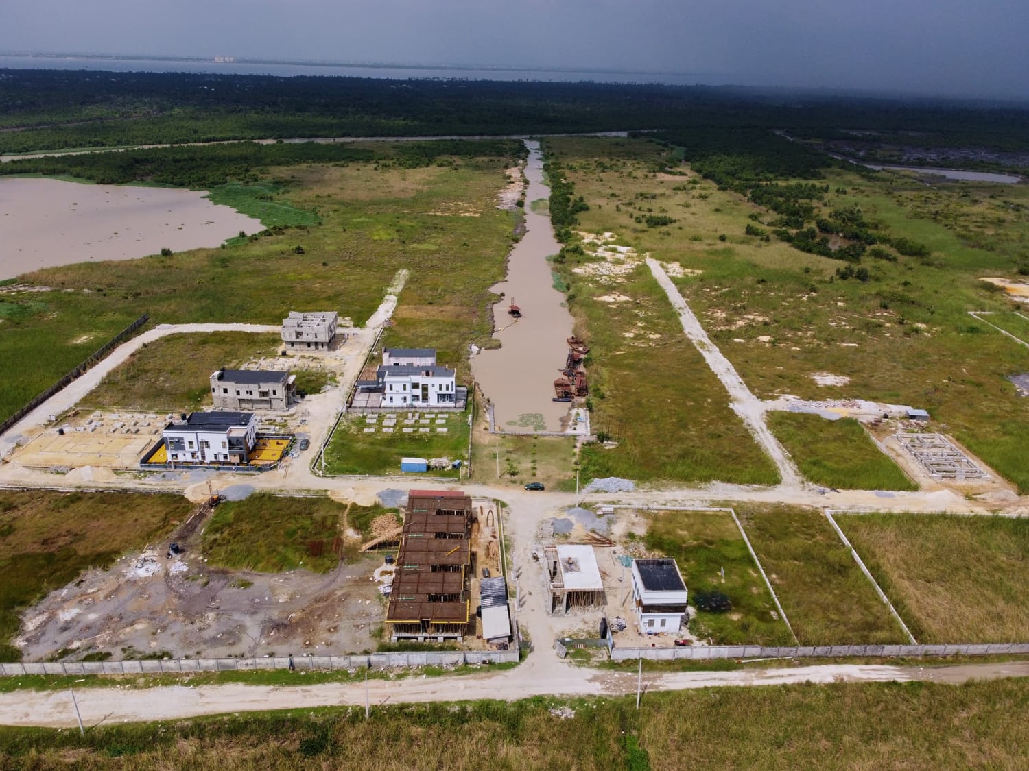 Caribbean Lake City Estate shoreline and surroundings