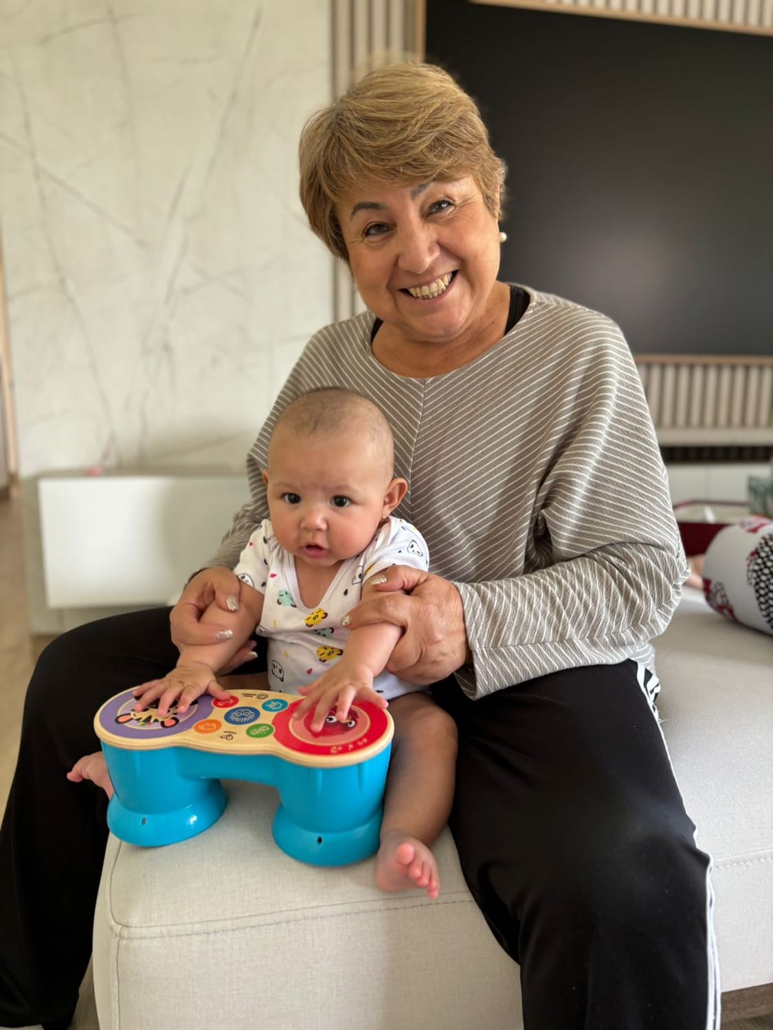 Profe Cris, Licenciada en Educación Física y Especialista en Estimulación Temprana con 35 años de experiencia