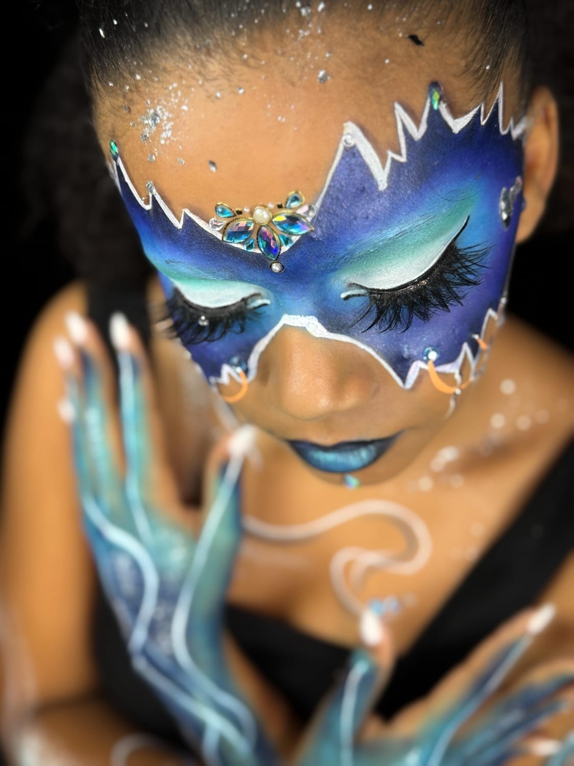 Maquillage créatif et coloré pour soirée ou festival à Toulouse