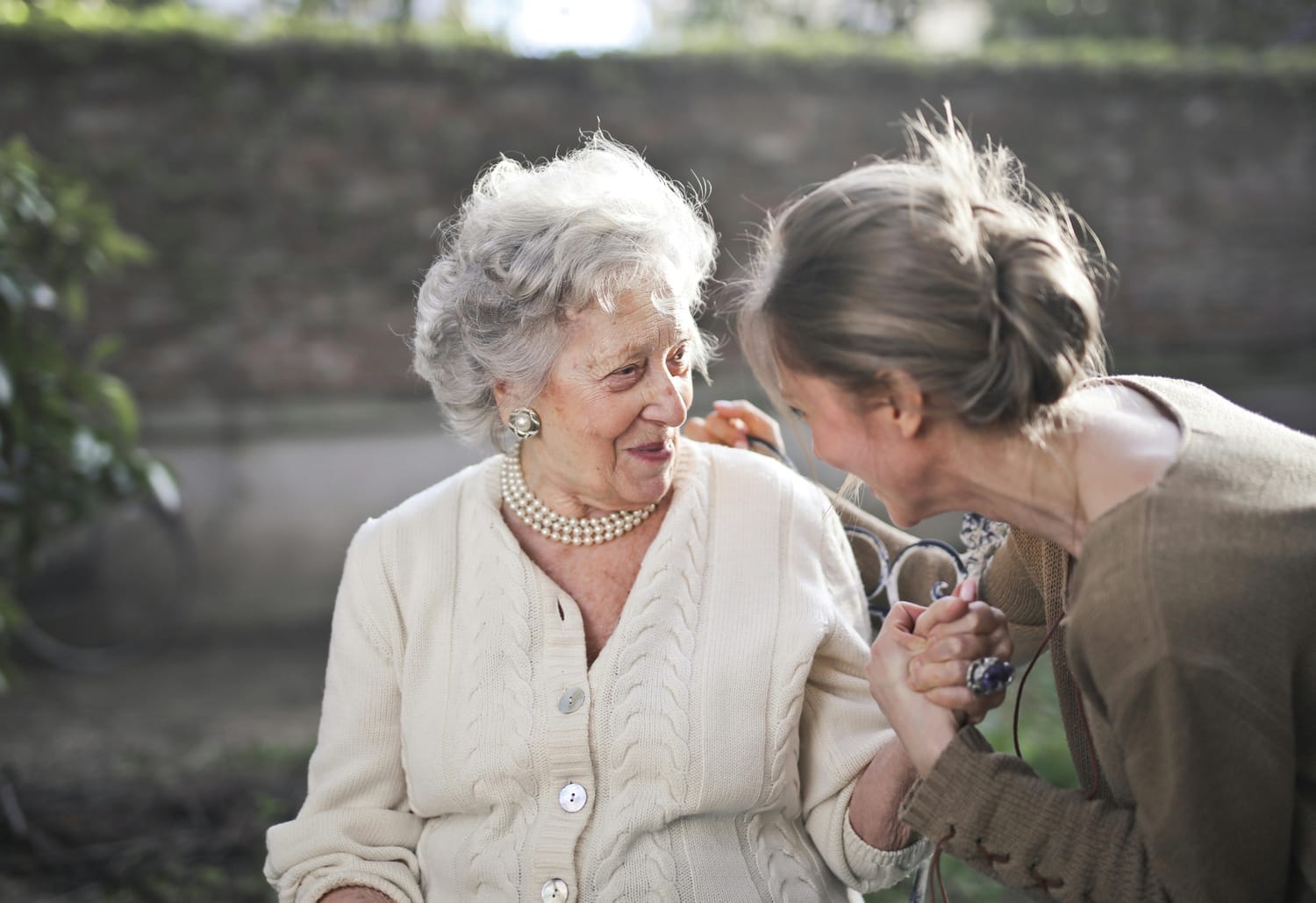 Photo de Andrea Piacquadio: https://www.pexels.com/fr-fr/photo/deux-femmes-adultes-cote-a-cote-3768114/