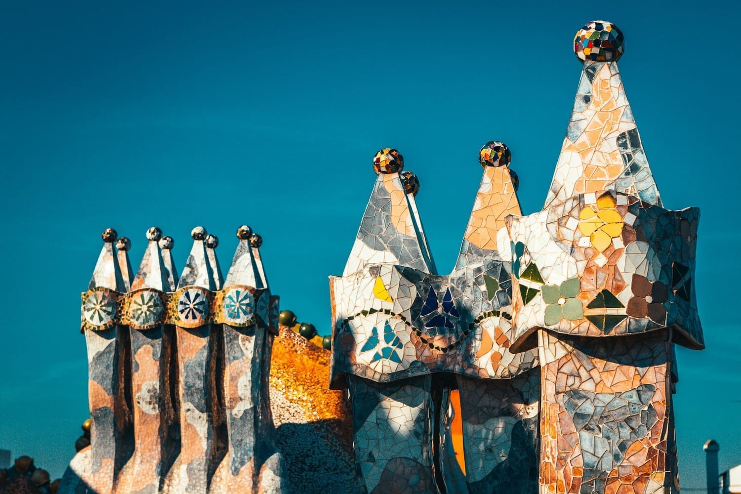 Photo de <a href="https://unsplash.com/fr/@raimondklavins?utm_source=unsplash&utm_medium=referral&utm_content=creditCopyText">Raimond Klavins</a> sur <a href="https://unsplash.com/fr/photos/decoration-murale-en-pierre-grise-et-brune-5fAUbgVeAkU?utm_source=unsplash&utm_medium=referral&utm_content=creditCopyText">Unsplash</a>       