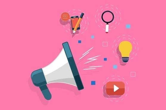 Illustration eines Megafons mit Symbolen für Smartphone, Lupe, Glühbirne und Play-Button, die für Marketing und kreative Ideen stehen