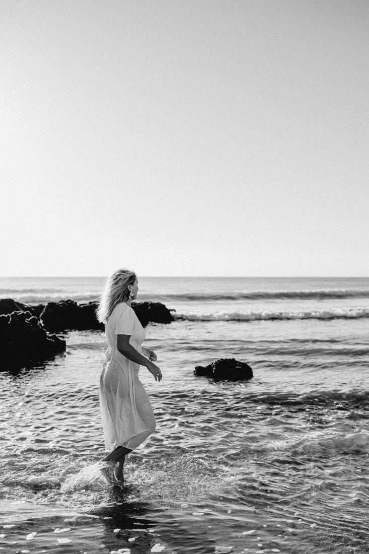 Val&eacute;rie walking into the sea