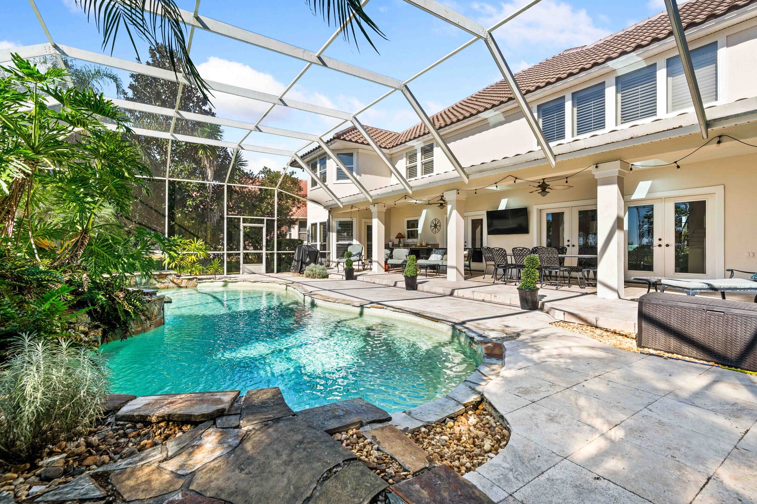 Professional photography of a custom swimming pool and screened-in lanai at a luxury Jacksonville listing