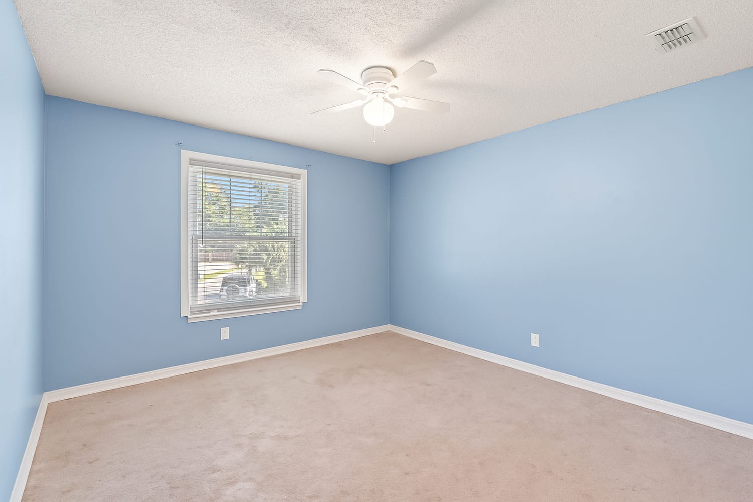 Professional virtual decluttering service in Jacksonville, FL, removing distracting personal items to showcase the home's true potential