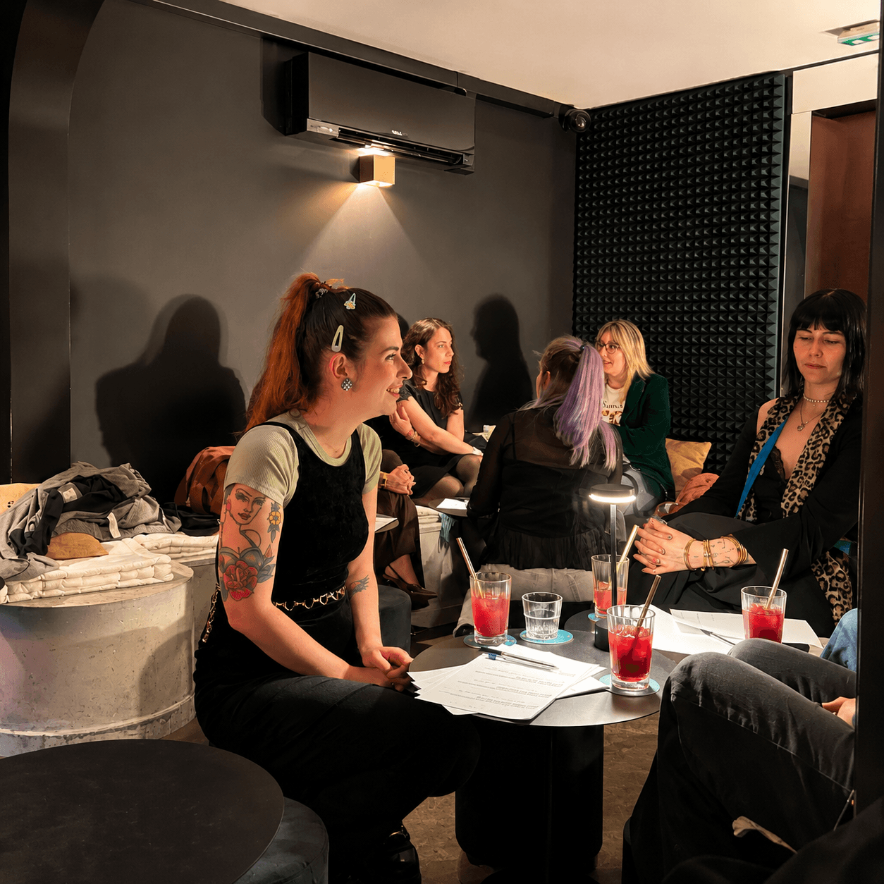Échanges entre entrepreneures pendant un atelier Flamme