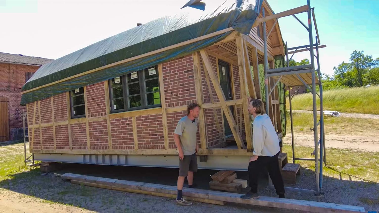 Tiny-House-Gemeinschaft im Selbstversorger-Dorf Tiny Barn in Schleswig-Holstein