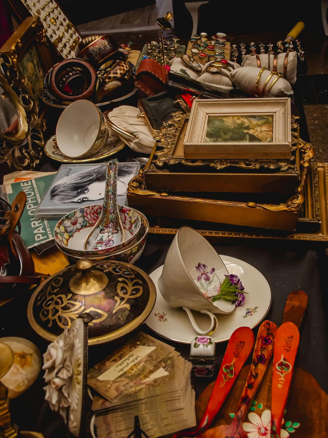 Oggettistica vintage - porcellane, cornici, libri