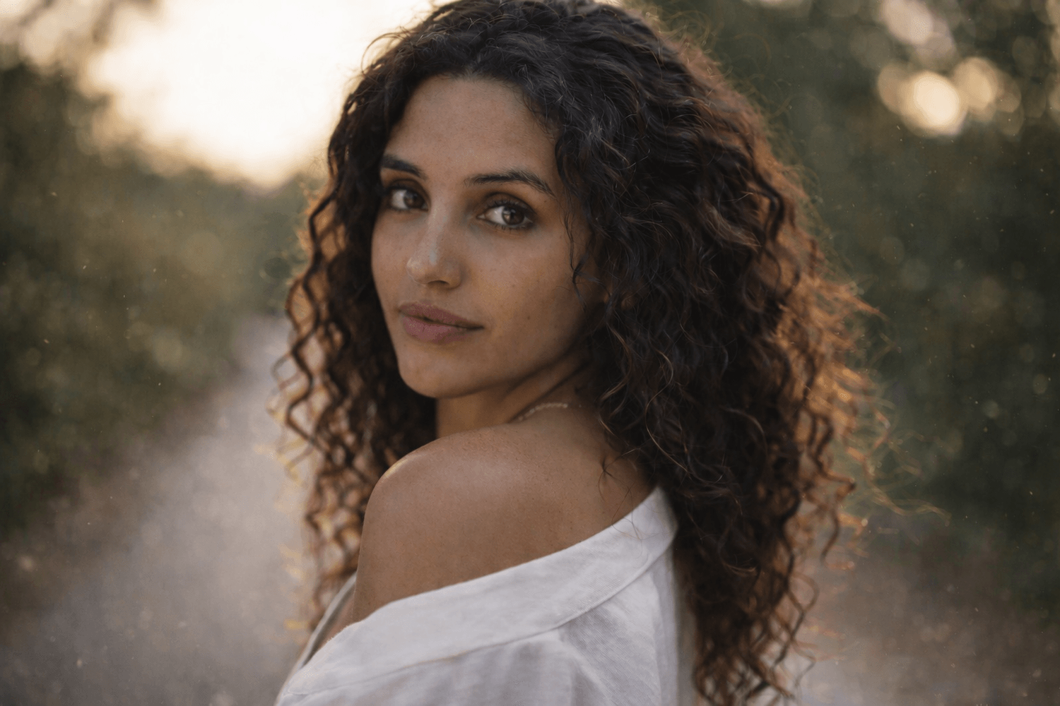 Mónica Encinas, mentora espiritual especializada en somática y trabajo con la sombra