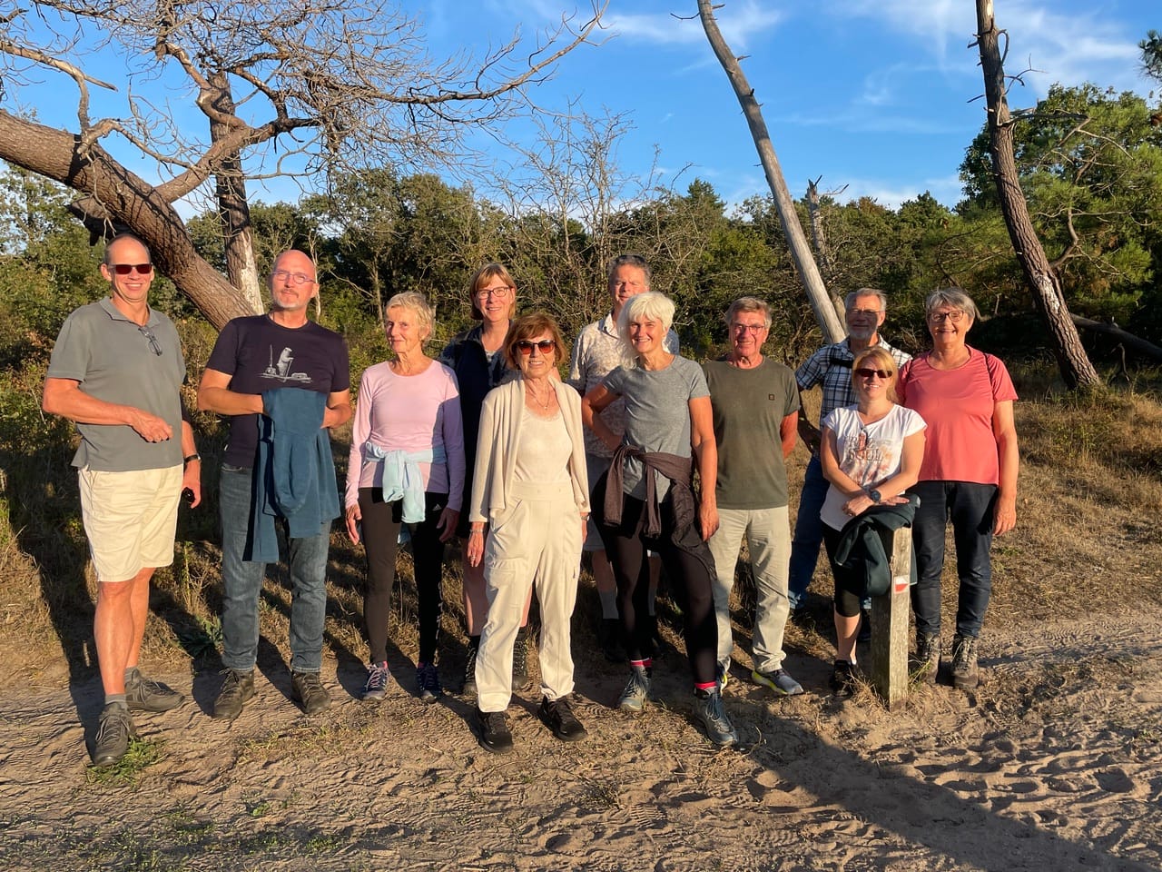 De wandelgroep van de Loopgroep Zaanstreek. Wandelen in omgeving van Krommenie