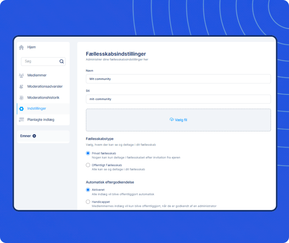 Community settings interface in systeme.io showing configuration for name, access type, post approval, and customization options.