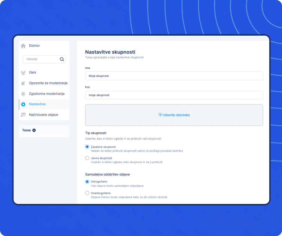 Community settings interface in systeme.io showing configuration for name, access type, post approval, and customization options.
