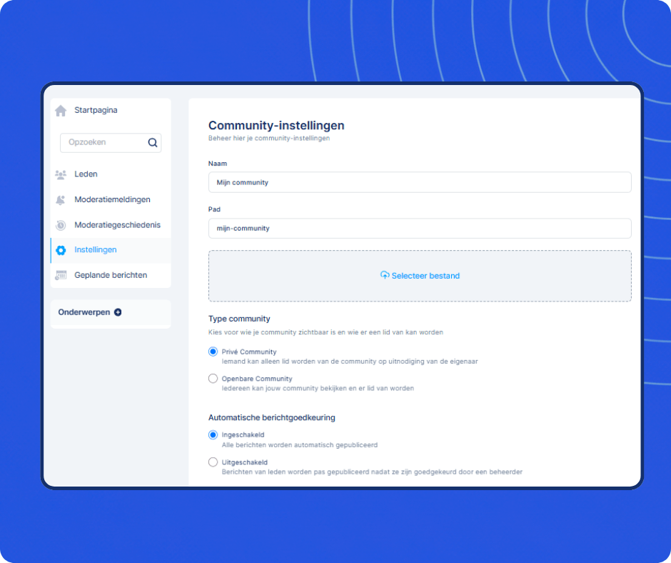 Community settings interface in systeme.io showing configuration for name, access type, post approval, and customization options.