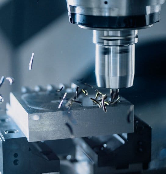CNC-Fräsmaschine in einem Industriebetrieb – Unternehmensnachfolge Industrie