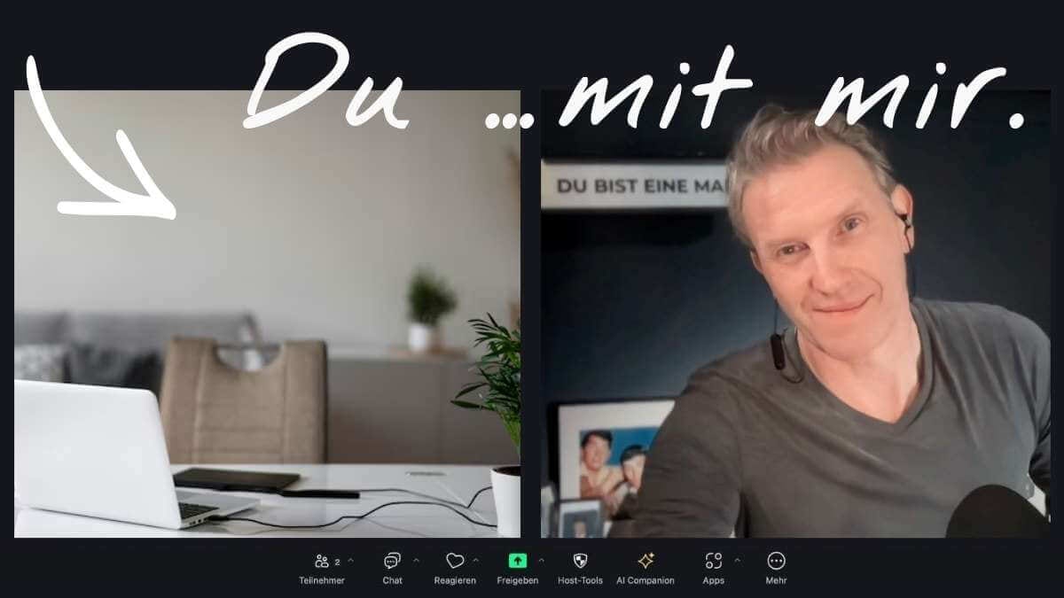 Rasmus Schübel im Studio beim Zoom Call