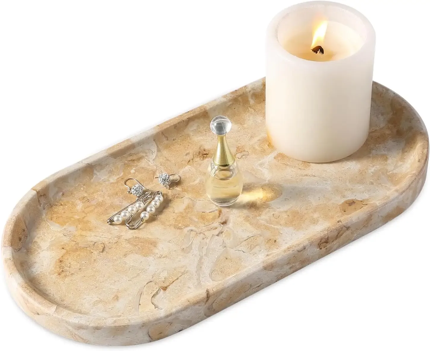 Plateau décoratif effet travertin beige pour une décoration de table organique et minérale.