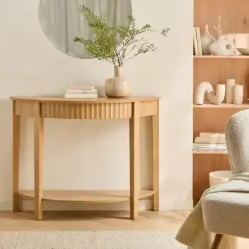 Console d'entrée arrondie en bois clair minimaliste, meuble gain de place au design scandinave.