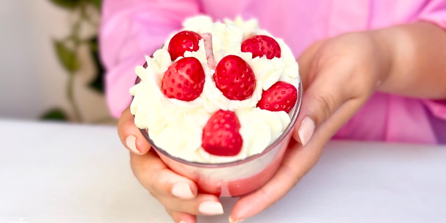 Vela tipo postre con fresas elaborada en el curso