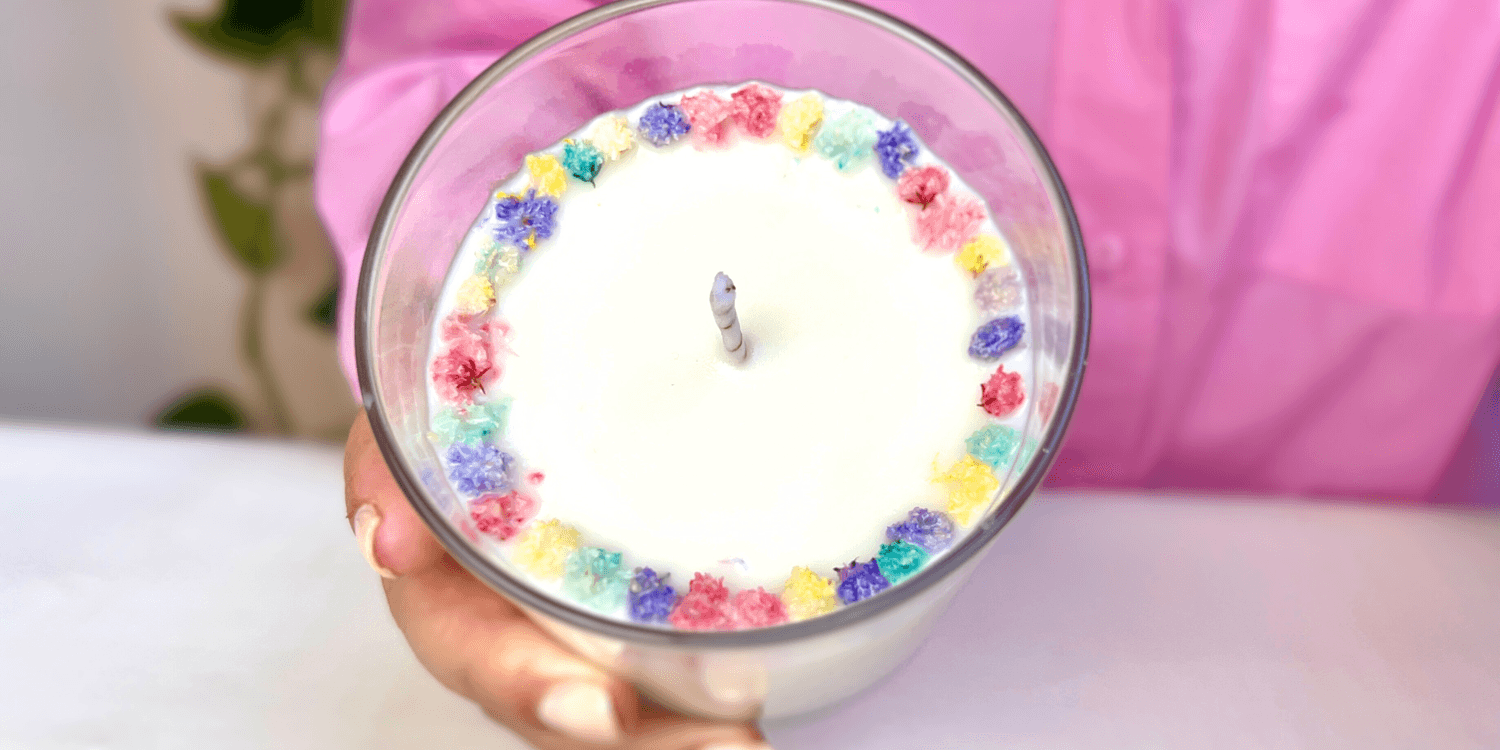 Vela de soja decorada, elaborada durante el curso de Velarosa