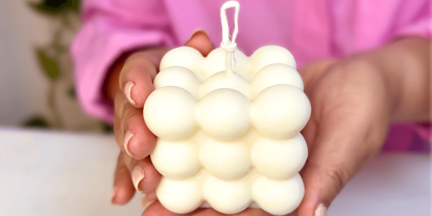 Vela de molde con forma de cubo de burbujas