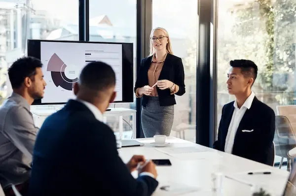 entrepreneur presenting pitch deck to investors in a business meeting