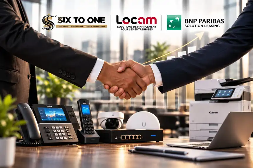 Poignée de main entre Six TO One et ses partenaires financiers LOCAM et BNP Paribas, devant téléphones Yealink, équipements réseau, caméra et copieur Canon