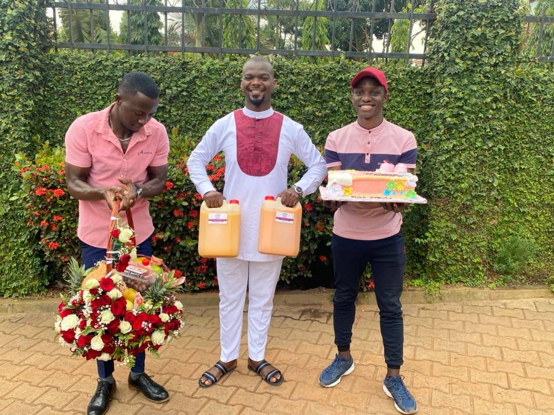 dalausi juice holding gifts