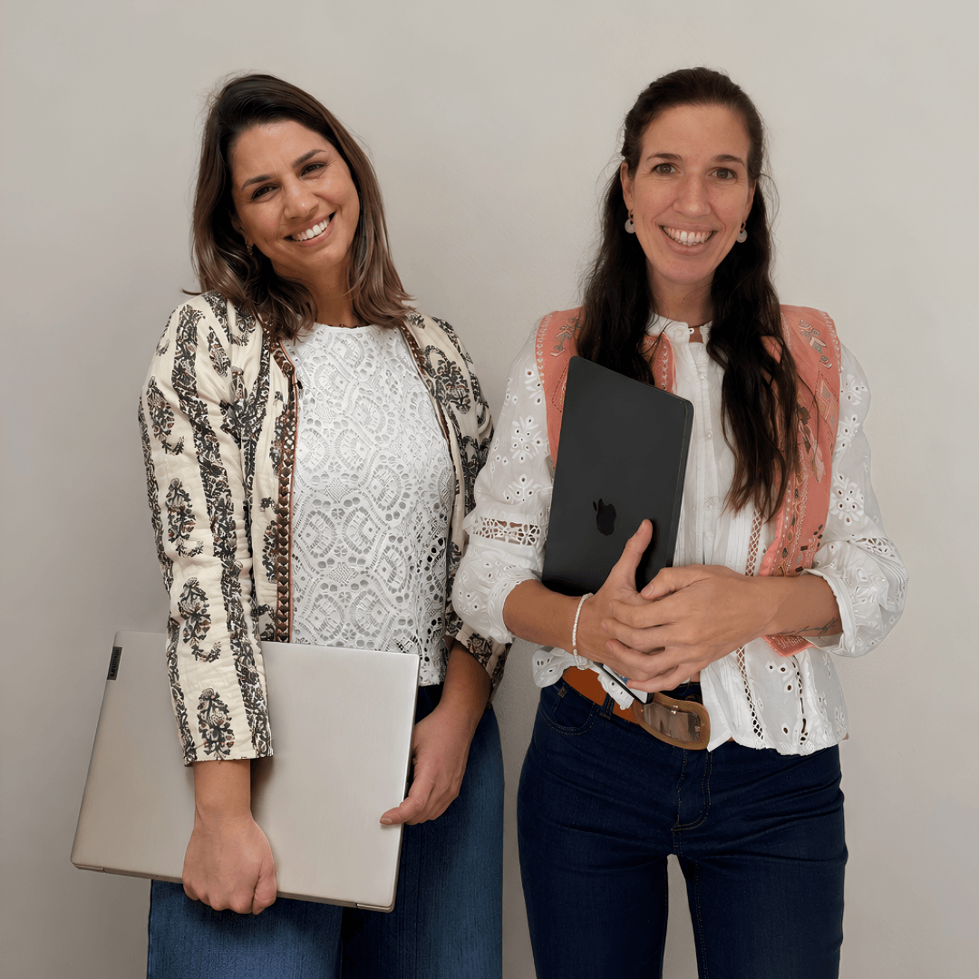 Sol y Caro trabajando juntas
