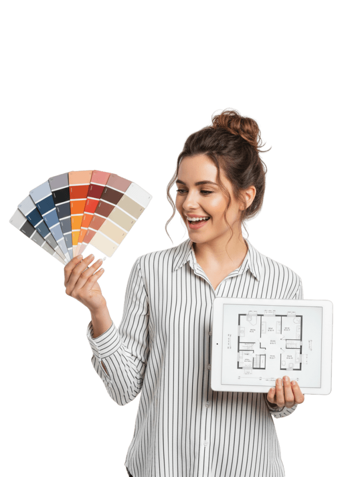 Femme décoratrice tenant un nuancier de couleurs et une tablette
