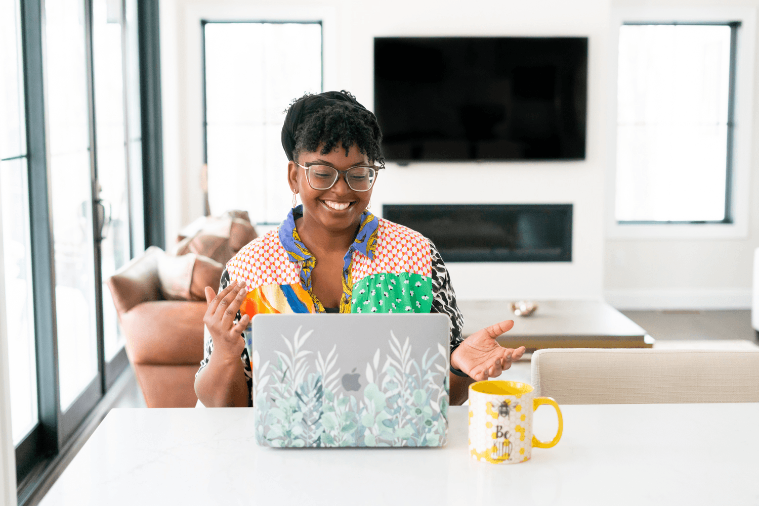 “Therapist presenting practical tools to support families and clients in a workshop setting”