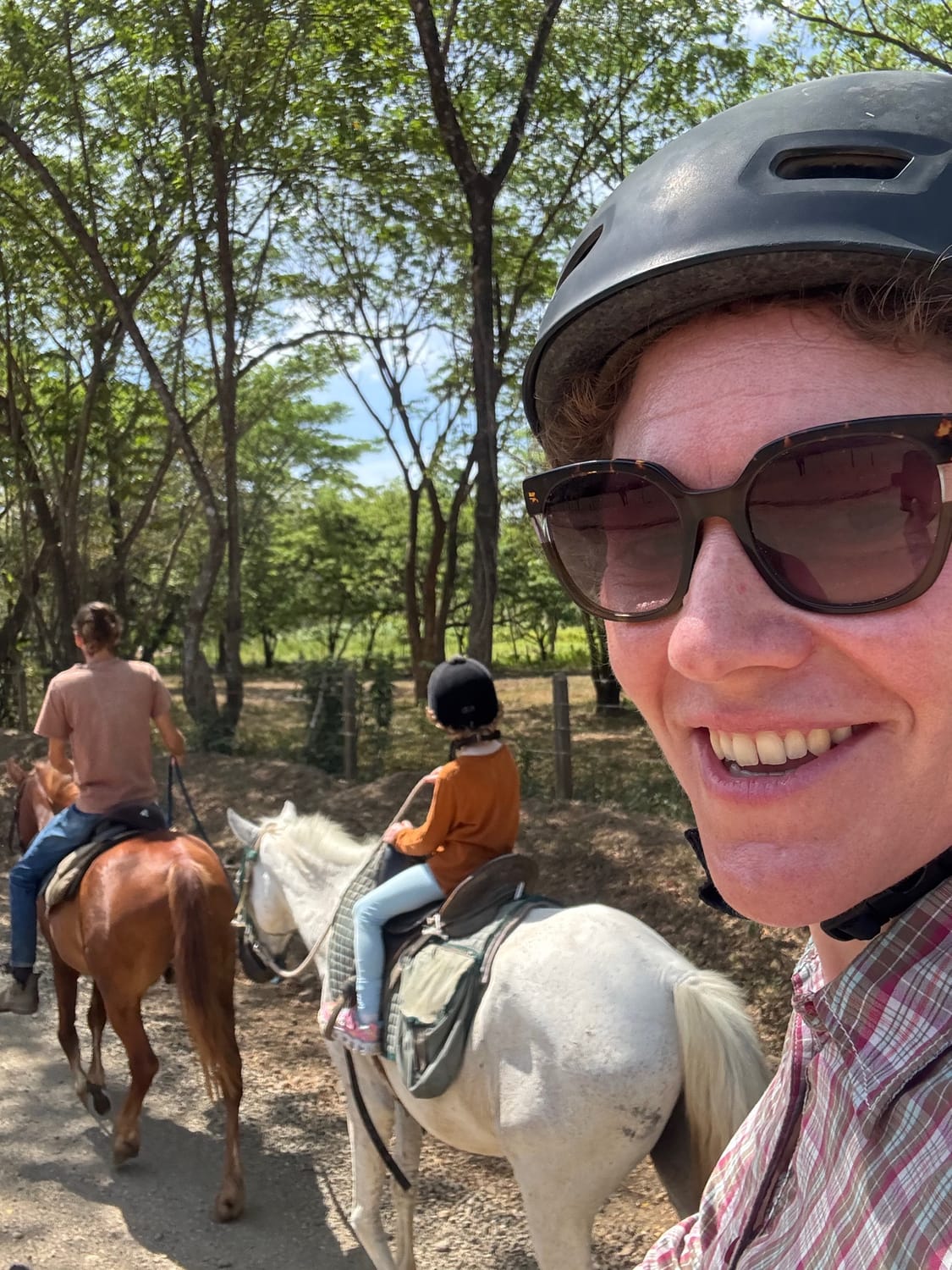 Jennifer beim Reiten in Costa Rica
