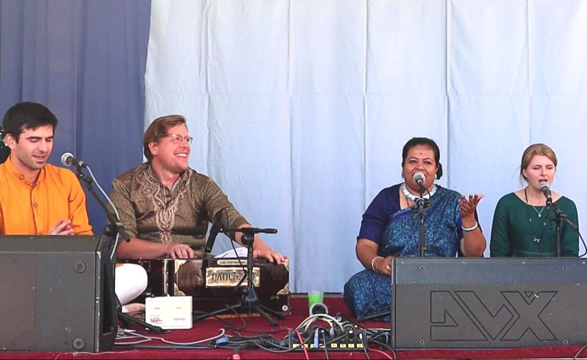 Harmonium moment