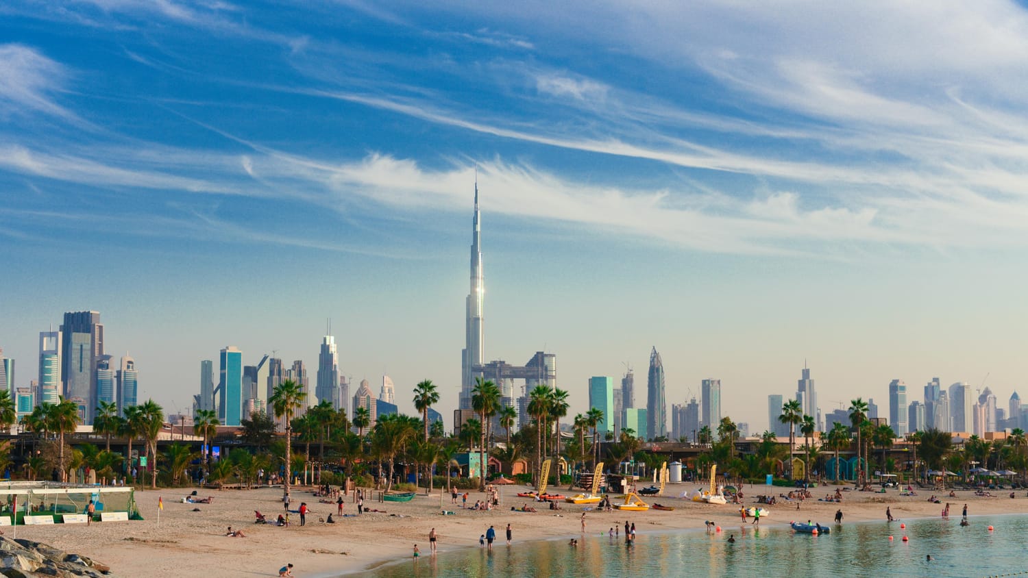 Dubai tours, desert safari, yacht cruise and Dubai skyline experiences