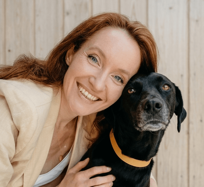 Alice Louvel et sa chienne