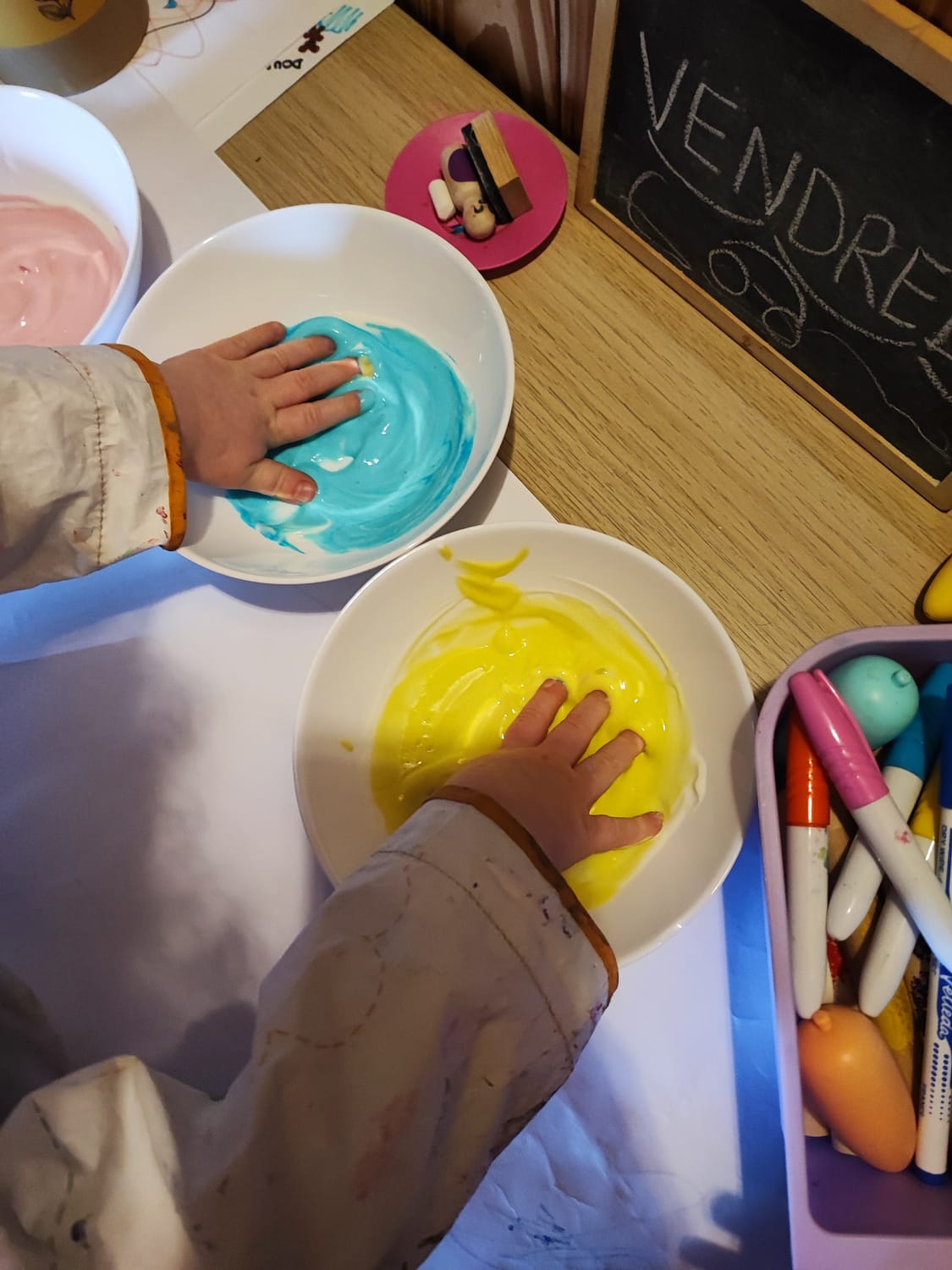 Peinture aux doigts, activité sensorielle