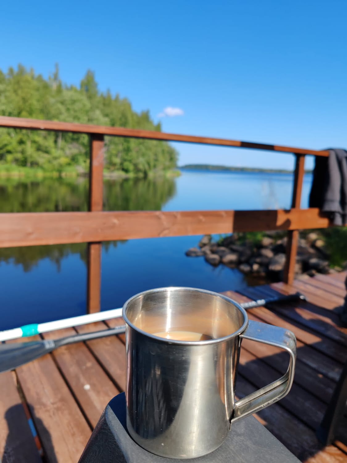 Aamukahvi rannalla