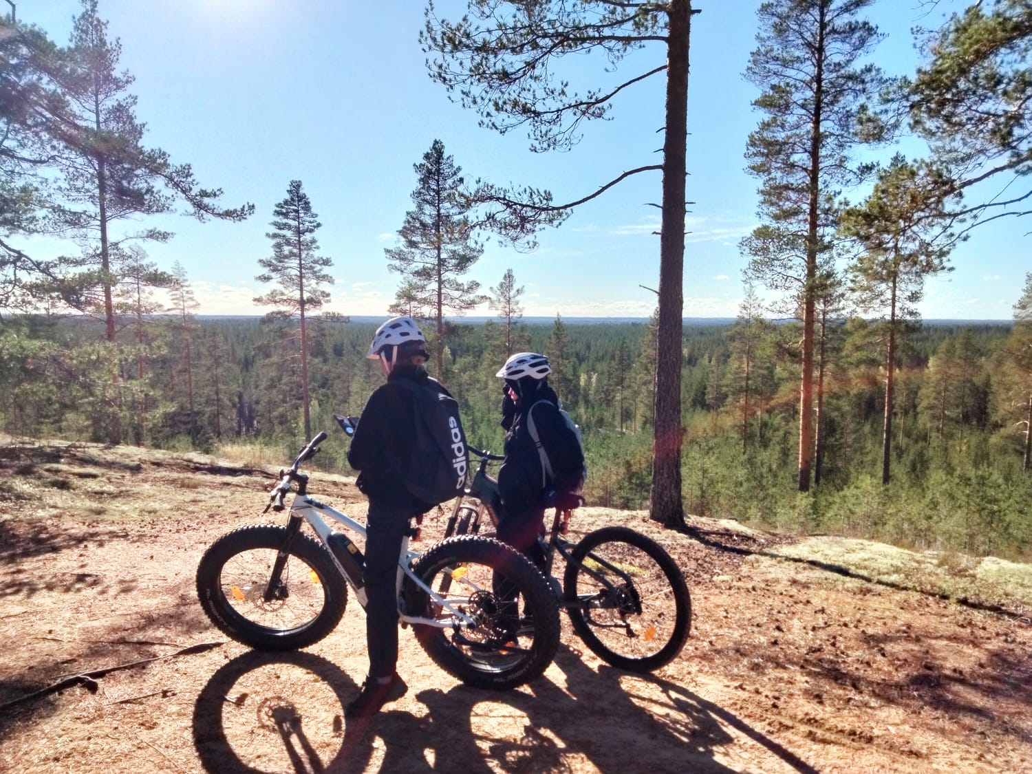 Sähköpyöräretki maisemapaikalla Kiuruvedellä.