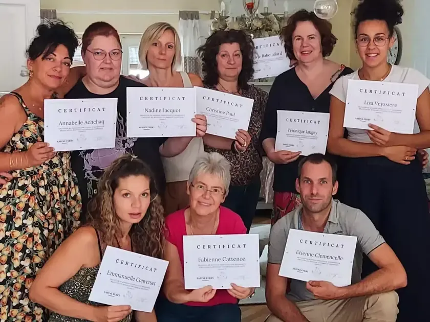 Participants à une formation en hypnose spirituelle et régressive avec Sabine Ferry