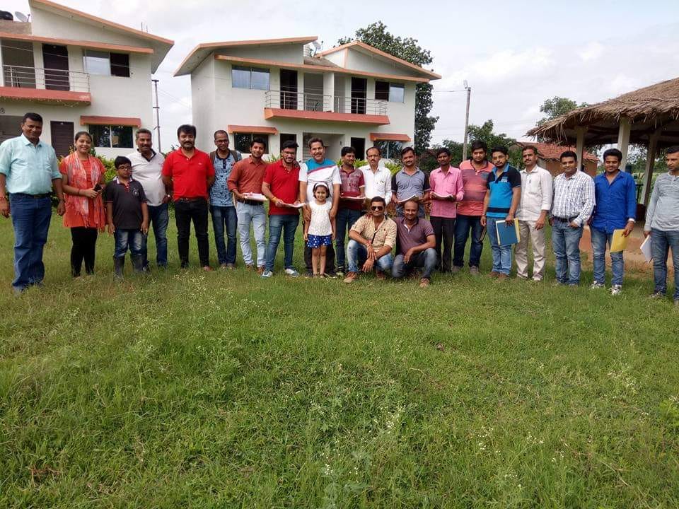 Hitech Kisani Amit Bamoriya Pearl and Mushroom Farming