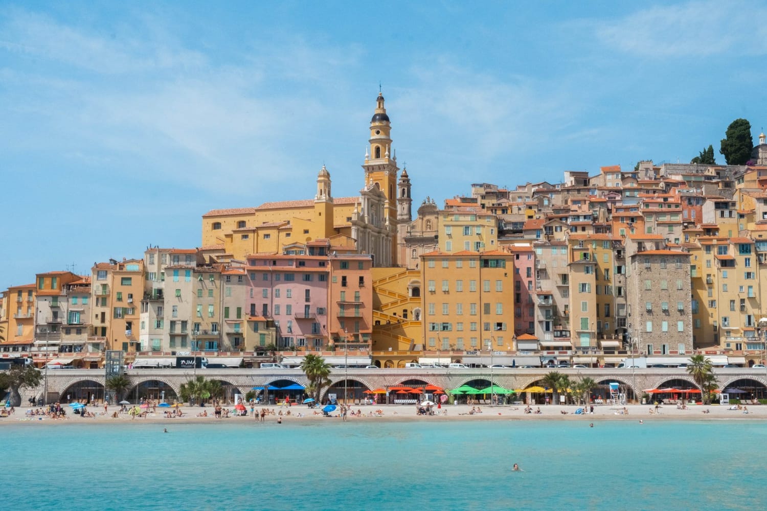 Menton et la C&ocirc;te d'Azur vue depuis la mer