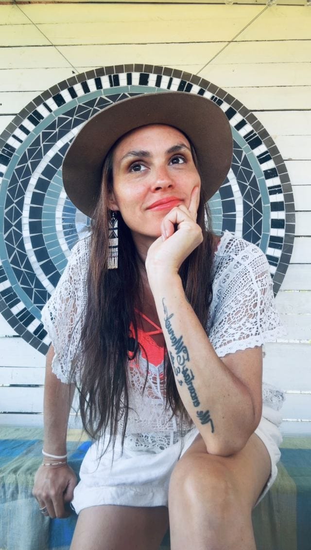 Hana Castaña, your Spanish instructor