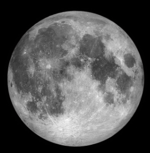 Demi-lune dans un ciel sombre, symbole d'introspection et d'apaisement