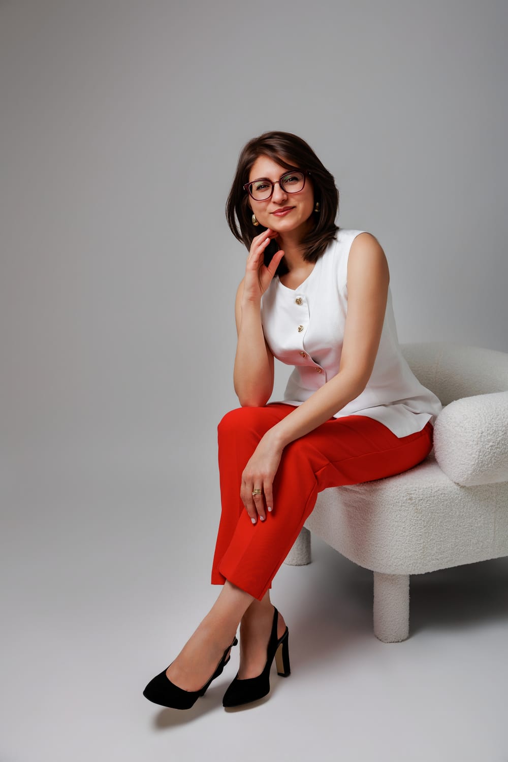 Viviana Apiok smiling, inviting visitors to connect