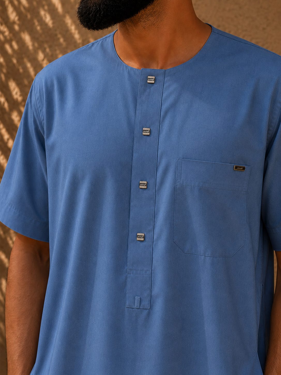 Bleu Médine détail