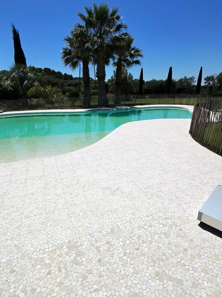 Piscine réparée, prête pour la baignade