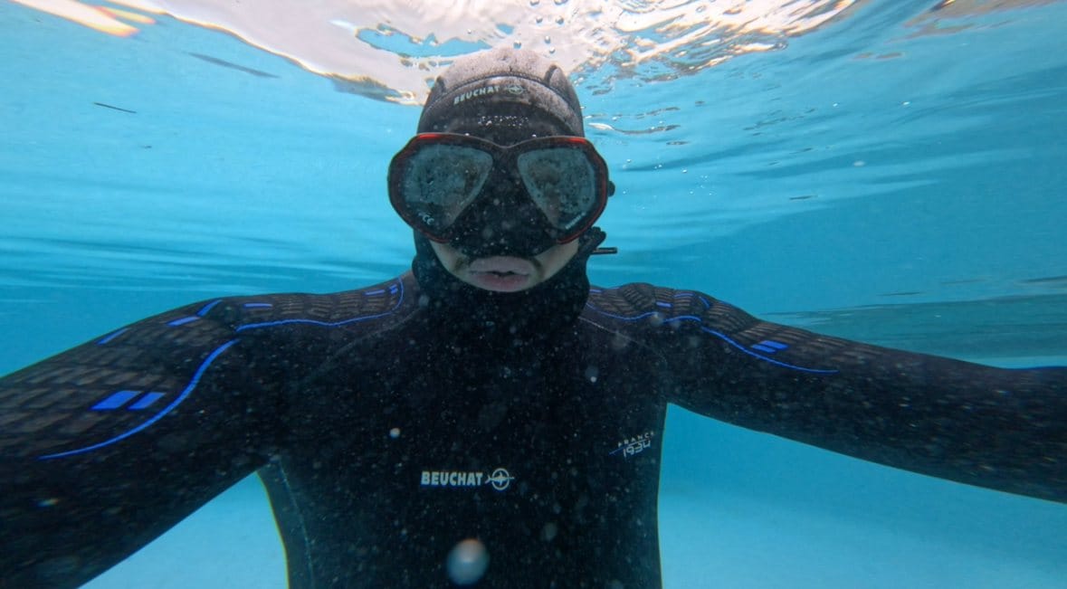 Contrôle en plongée des pièces à sceller d’une piscine