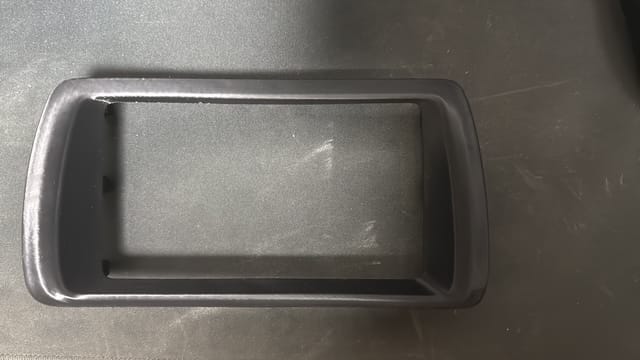 Nachgebaute Blende für das Navigationsdisplay eines Honda S2000 AP1, gedruckt aus ABS