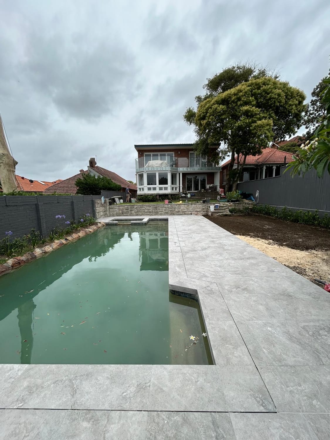 Carrelage pourtour de piscine — Vucera